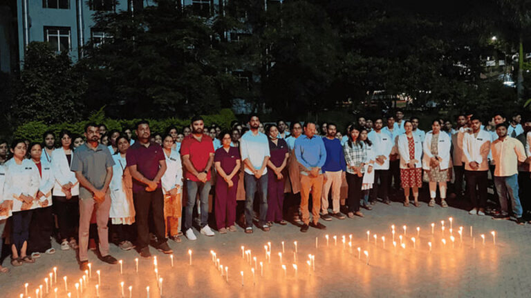 कोलकाता में लेडी डॉक्टर की हत्या के बाद जगदलपुर में प्रदर्शन, मांगा न्याय; आपबीती भी सुनाई