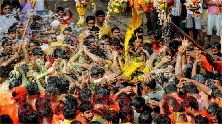 मुंबई दही हांडी उत्सव में बड़ा हादसा: 206 गोविंदा अस्पताल में भर्ती, मानव पिरामिड टूटने से मचा हड़कंप