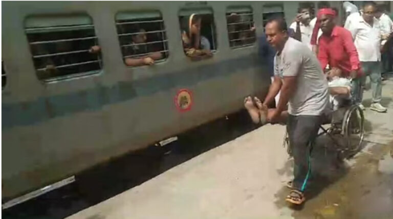 आग लगने की अफवाह से पंजाब मेल एक्सप्रेस में मची भगदड़, 20 यात्री घायल, सात गंभीर