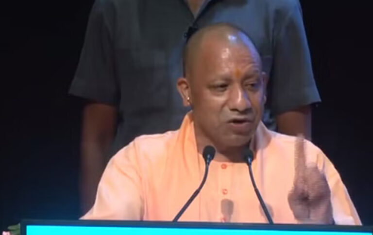 मुख्यमंत्री योगी आदित्यनाथ बोले- दंगाइयों के सामने नाक रगड़ने वाले बुलडोजर नहीं चला सकते