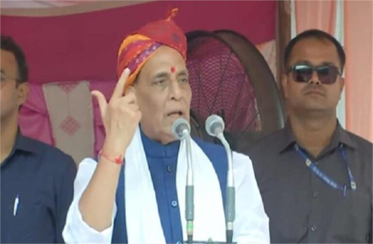 ‘युवा अब पिस्तौल और रिवॉल्वर के बजाय लैपटॉप रखते हैं’, अनुच्छेद 370 हटाने के बाद आए बदलावों पर बोले रक्षा मंत्री