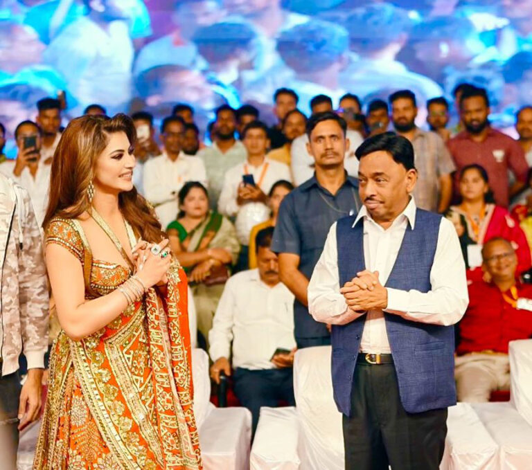 महाराष्ट्र के पूर्व सीएम नारायण राणे के साथ उर्वशी रौतेला ने 7 लाख का लहंगा पहना