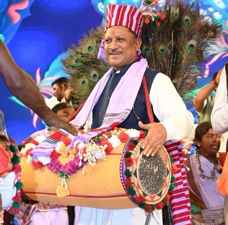 चक्रधर समारोह 2024: लोकनृत्य कर्मा और मांदर की थाप पर जमकर थिरके सीएम विष्णुदेव साय