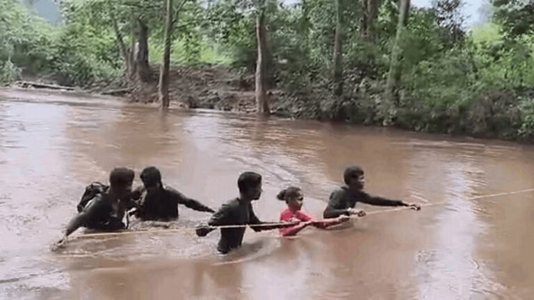 ‘ऑपरेशन मानसून’: बारिश से उफान पर नदी-नाले, नक्सल प्रभावित सुकमा में 12 ग्रामीणों का रेस्क्यू