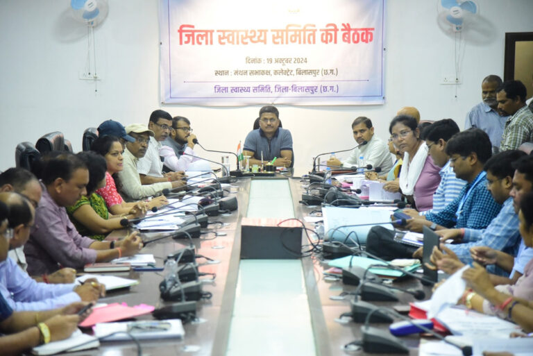 नागरिकों को गुणवत्तापूर्ण स्वास्थ्य सुविधा मुहैया कराएं: कलेक्टर