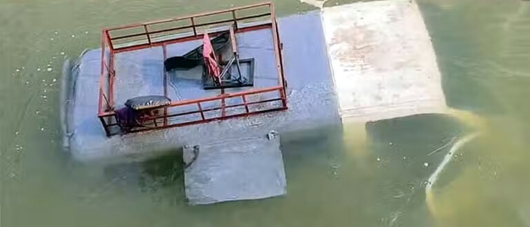 सक्ती में बड़ा हादसा, बच्चों से भरी स्कूल वैन सोन नदी में गिरी, सवार थे 18 छात्र