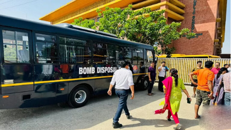 तिरुचिरापल्ली के आठ स्कूलों में बम की धमकी, जांच में जुटा बम निरोधक दस्ता