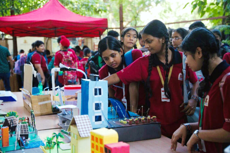 मेकाथलॉन 2024 मुंबई संस्करण में छात्रों ने रोबोटिक्स और विकास परियोजनाओं में  अपना हुनर दिखाया