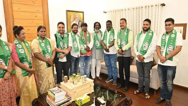 झारखंड भाजपा में उम्मीदवारों की सूची पर पार्टी में असंतोष; बागी बोले- बाहरी पर भरोसा, हमारी सुध नहीं