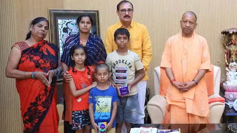 पुलिस हिरासत में मौत: पीड़ित परिवार से मिले सीएम योगी, 10 लाख की आर्थिक मदद; बच्चों की शिक्षा की फ्री व्यवस्था