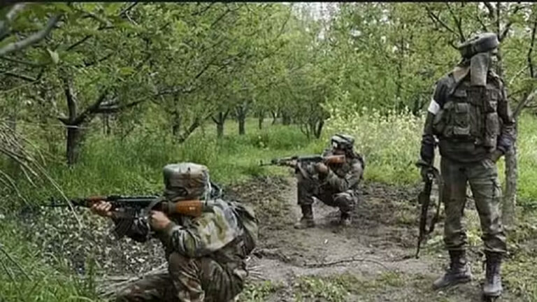 बीजापुर में पुलिस-नक्सली मुठभेड़; घायल नक्सली को पुलिस ने किया गिरफ्तार, इलाज के लिए भेजा मेकाज