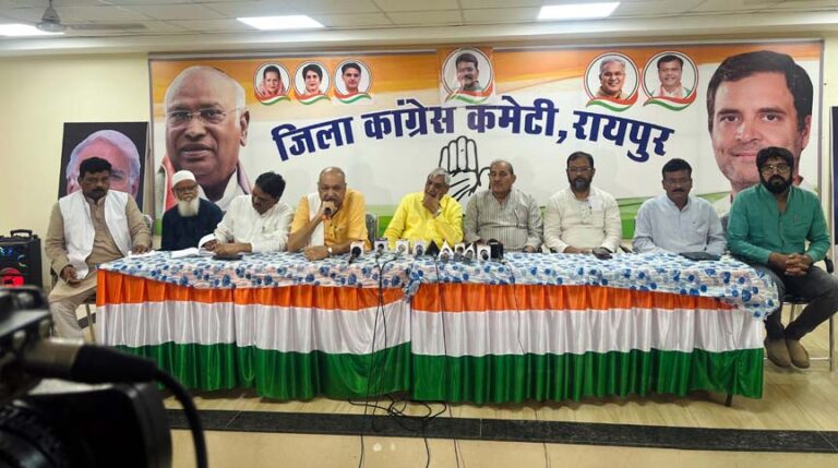 पूर्व मंत्री रविन्द्र चौबे, पूर्व अध्यक्ष धनेन्द्र साहू, वरिष्ठ नेता सत्यनारायण शर्मा की पत्रकारों से चर्चा