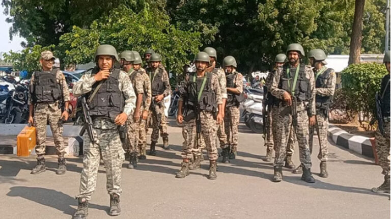 देश के कई सीआरपीएफ स्कूलों को मिली बम की धमकी, स्कूल प्रबंधन को मिले ईमेल से मचा हड़कंप