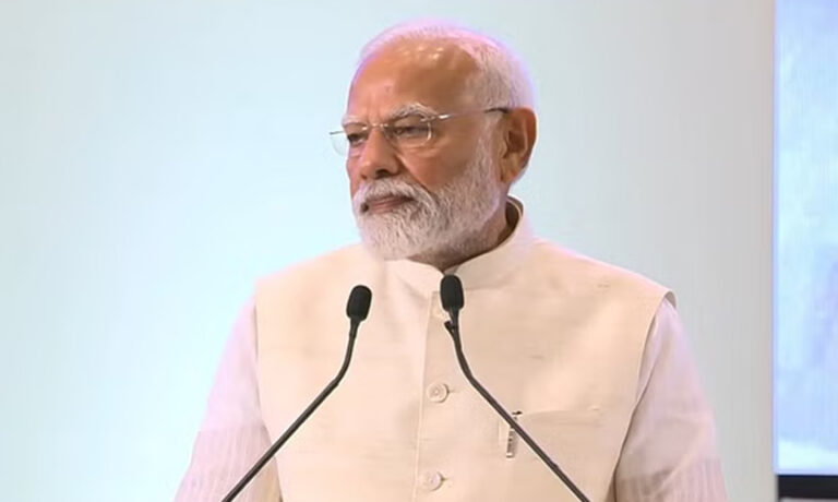 झारखंड: ‘हिंदू-आदिवासी आबादी घटी, खतरनाक खेल खेल रहा झामुमो के नेतृत्व वाला गठबंधन’, हजारीबाग में बोले पीएम मोदी