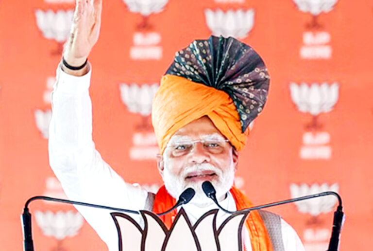 पीएम मोदी ने सार्वजनिक जीवन में पूरे किए 23 साल, अमित शाह समेत तमाम बीजेपी नेताओं ने की तारीफ