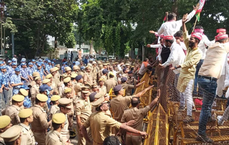 JPNIC को सील करने पर गरमायी प्रदेश की सियासत, अखिलेश बोले- जब पुलिस वहां से हटेगी हम तब करेंगे माल्यार्पण