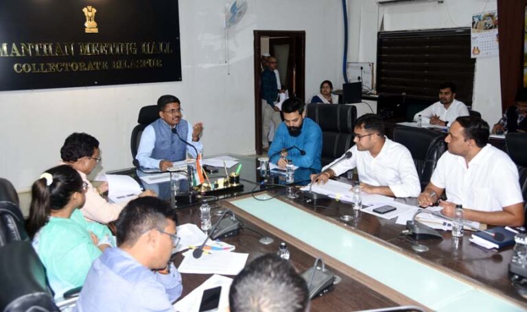 कलेक्टर ने की धान खरीदी की तैयारी की समीक्षा