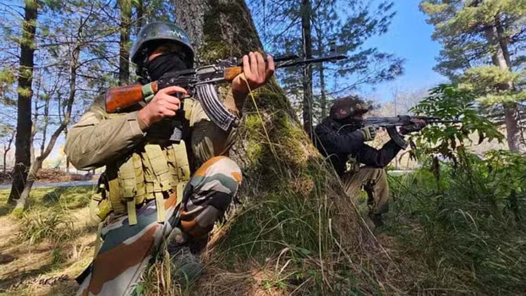 किश्तवाड़ में आतंकी हमला, दो ग्रामीण सुरक्षा गार्ड के सदस्य शहीद, सुरक्षाबलों ने इलाका घेरा