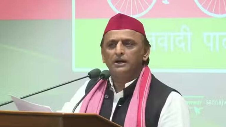यूपी उपचुनाव: मतदान के बीच अखिलेश का भाजपा पर आरोप, कहा- प्रशासन की मदद से वोट करने से रोकने की हो रही कोशिश