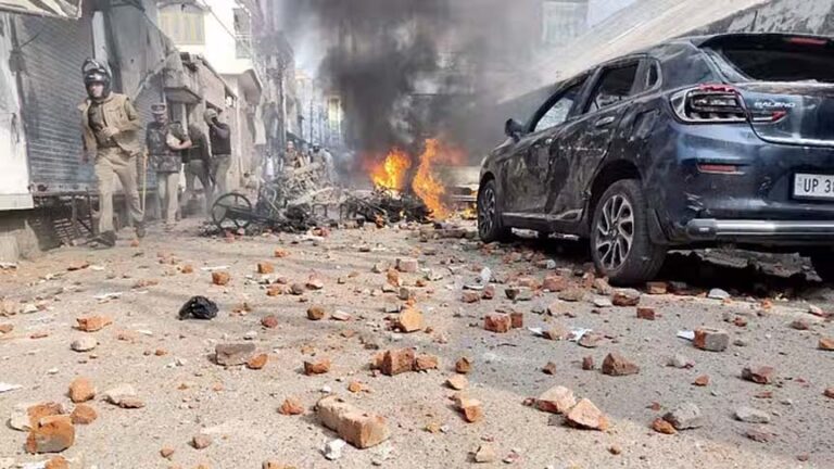 संभल हिंसा: बख्शे नहीं जाएंगे उपद्रवी… सार्वजनिक जगहों पर लगेंगे पत्थरबाजों के पोस्टर, होगी नुकसान की वसूली