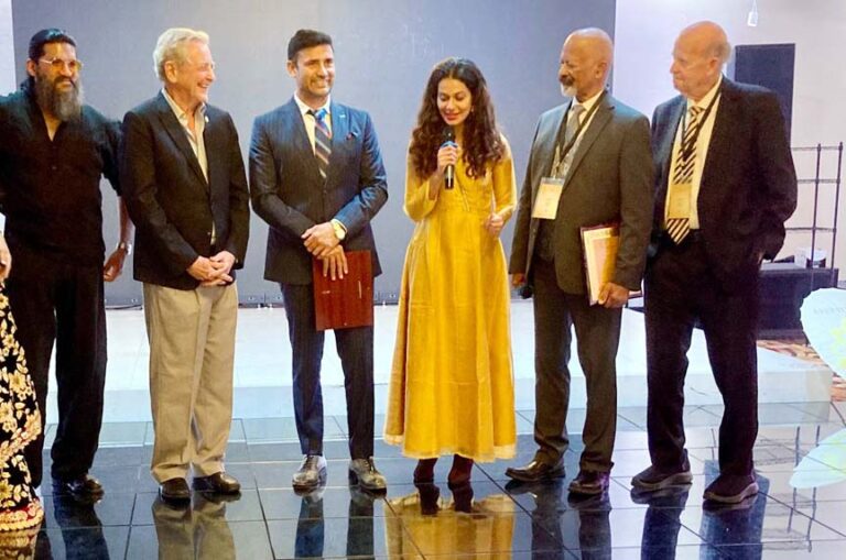 सात समंदर पार एलए फैशन वीक में चला एक्ट्रेस पायल रोहतगी का जलवा