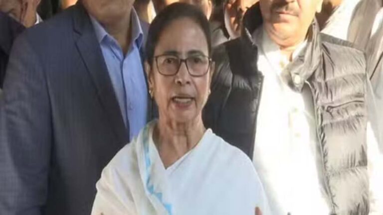 ममता ने वक्फ विधेयक को बताया धर्मनिरपेक्ष विरोधी, मुसलमानों के अधिकारों को छीनने का लगाया आरोप