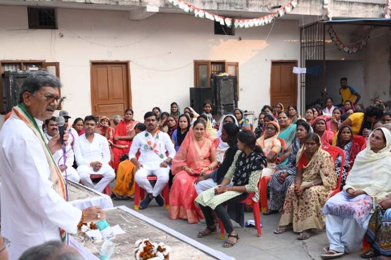 नेता प्रतिपक्ष डॉ. चरणदास महंत का दक्षिण विधानसभा में जनसम्पर्क