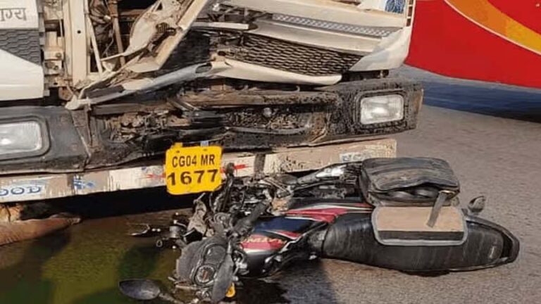 कोरबा में दर्दनाक हादसा: तेज रफ्तार ट्रेलर वाहन की चपेट में आई बाइक, ससुराल जाते वक्त हुआ हादसा