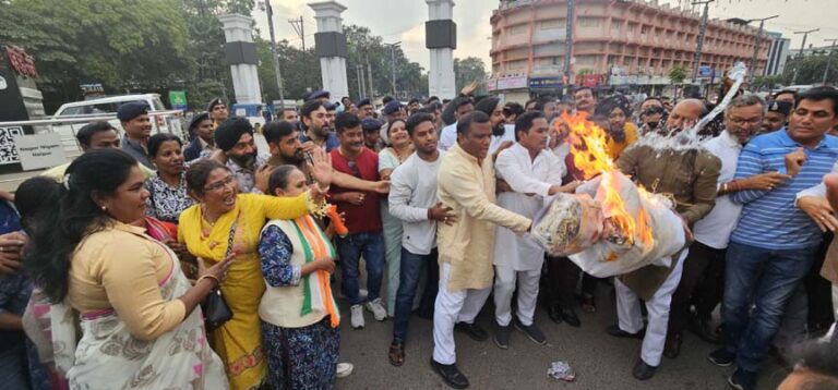 कांग्रेस ने प्रदेश भर में फूंका अमित शाह का पुतला