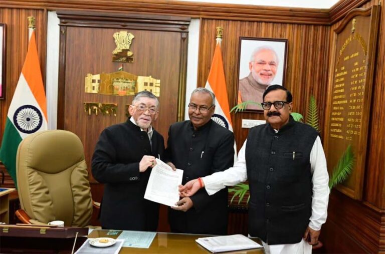 एटक के राष्ट्रीय उपाध्यक्ष विद्या सागर गिरि एवं हरिद्वार सिंह ने झारखंड के राज्यपाल से मुलाकात कर सौंपा ज्ञापन