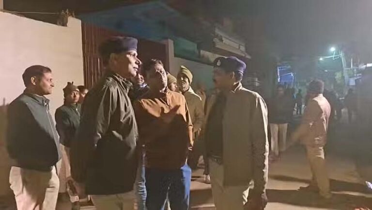 विवाह पंचमी पर निकली झांकी पर उपद्रवियों ने किया पथराव, कई लोग जख्मी; पुलिस छावनी में बदला इलाका