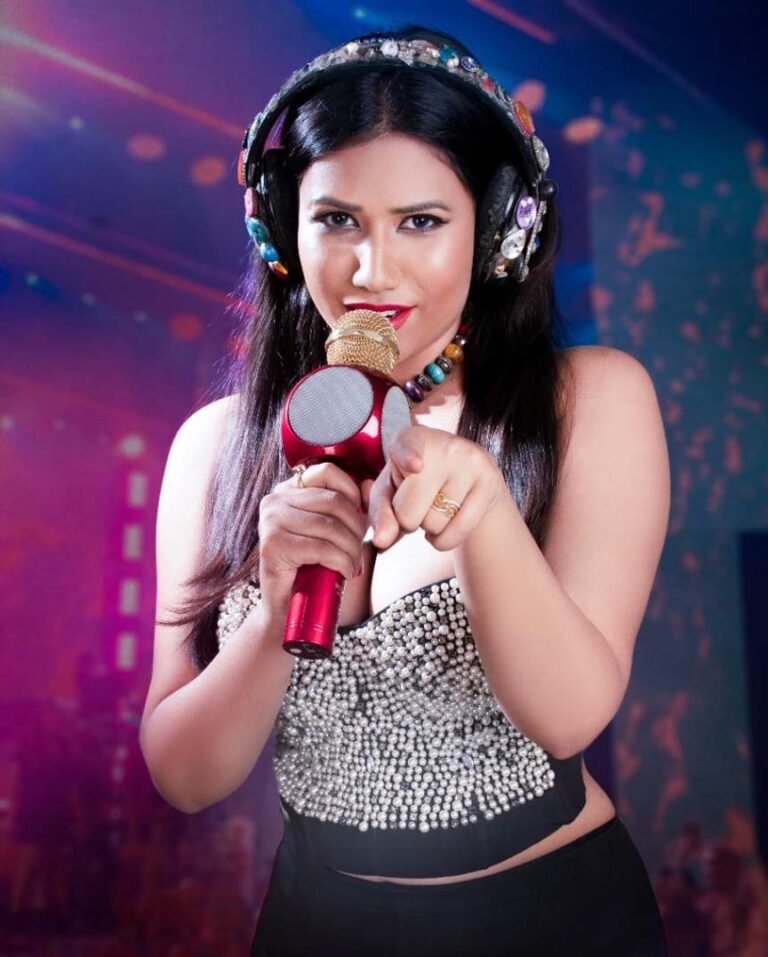 अभिनय का जादू बिखेरने के लिए तैयार हैं रेखा (रियो)