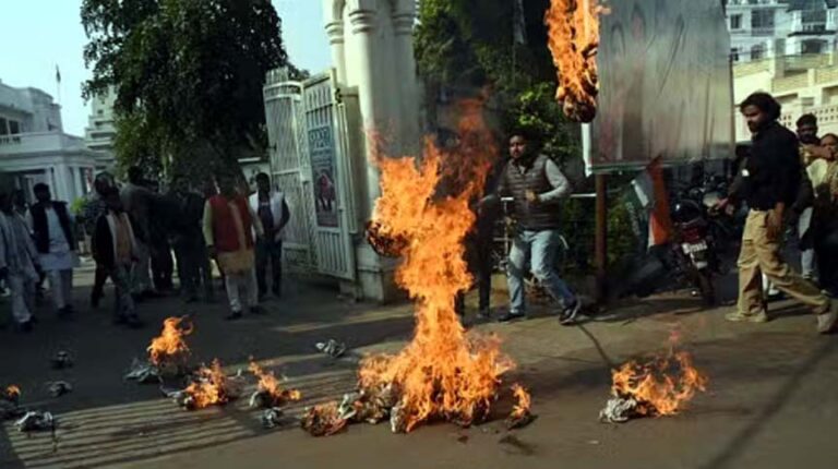 कांग्रेस कार्यकर्ता की मौत: सरकार के खिलाफ प्रदर्शन करते समय हादसा, आग की चपेट में आकर झुलसा NSUI कार्यकर्ता