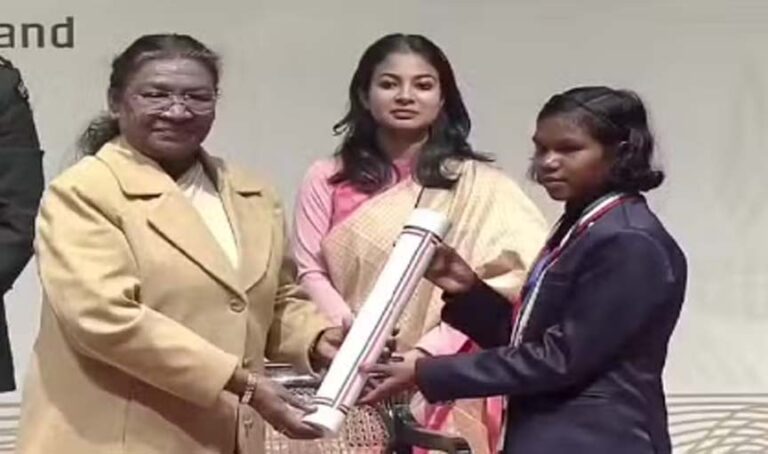 नक्सलगढ़ की बीटिया हेमबती ने किया छत्तीसगढ़ का नाम रौशन; प्रधानमंत्री राष्ट्रीय बाल पुरस्कार से सम्मानित