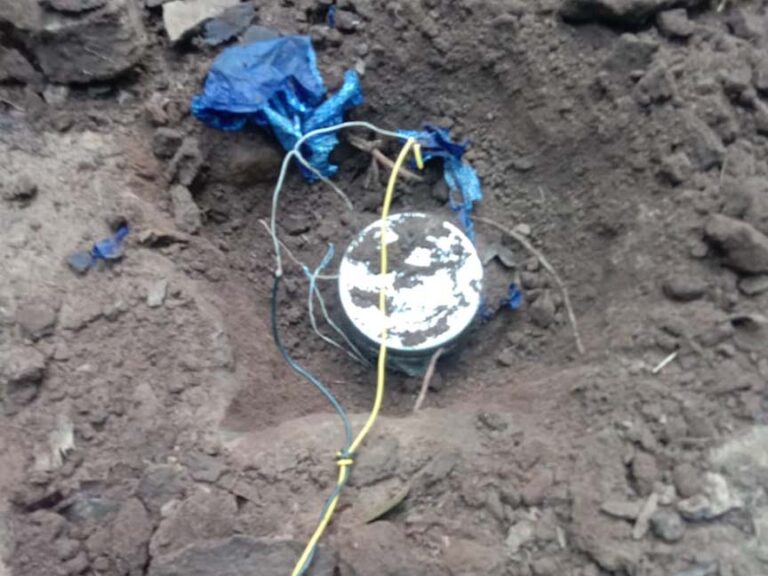 नक्सलियों के मंसूबों पर सुरक्षाकर्मियों ने फेरा पानी, चाईबासा के जंगल से IED विस्फोट किया बरामद