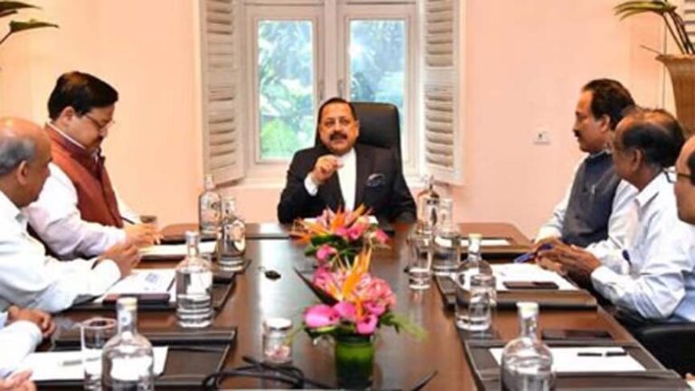 GSLV लॉन्च से लेकर गगनयान तक… 2025 में प्रमुख मिशनों के लिए इसरो तैयार, केंद्रीय मंत्री ने की समीक्षा