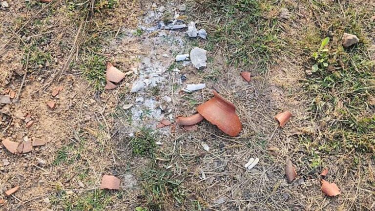 बीजापुर में दबंगों ने दिवंगत मुकेश चंद्राकर के अस्थि कलश को तोड़ा, फिर मैदान में बिखेर दी अस्थियां