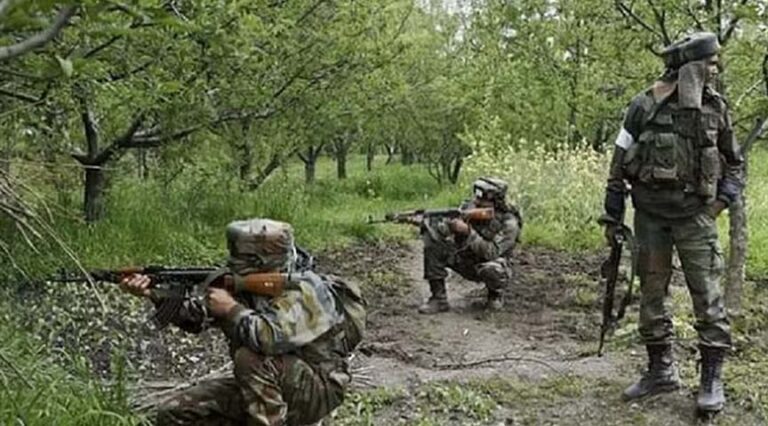 बीजापुर में सुरक्षाबल और नक्सलियों के बीच मुठभेड़, तीन नक्सली ढेर; रुक-रुककर हो रही गोलीबारी