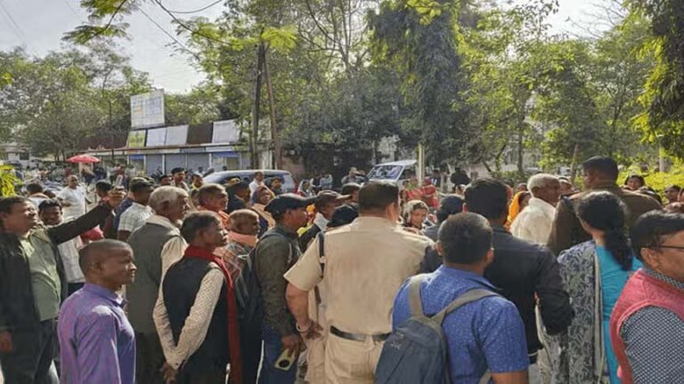 चुनाव बहिष्कार की दी चेतावनी, मलगांव पंचायत की विलोपन रद्द करने की मांग