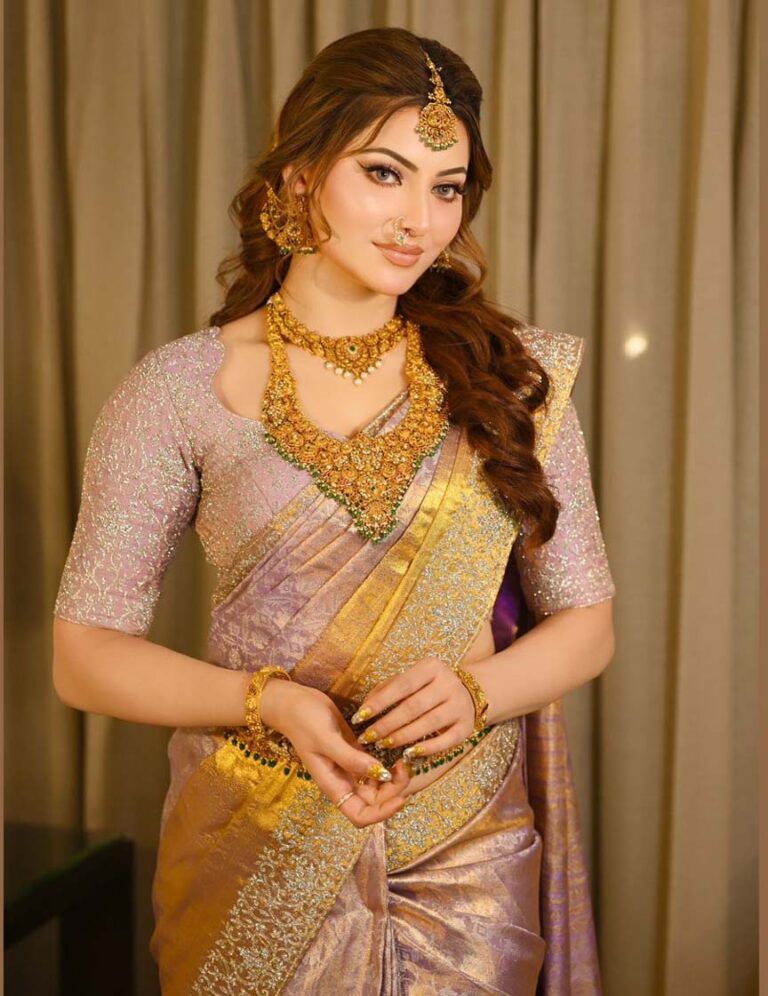 कांजीवरम हीरे की साड़ी में उर्वशी रौतेला का देसी अवतार