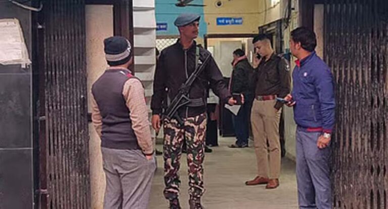 बिहार पुलिस ने मोस्टवांटेड अपराधी को मार गिराया, एनकाउंटर के दौरान STF के जवान को भी लगी गोली