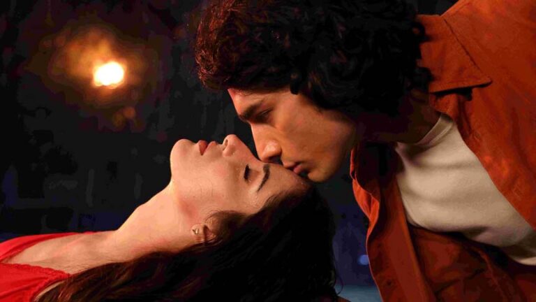 प्रेमी जोड़ों के लिए वेलेंटाइन वीक का तोहफा है अंदाज़ 2 का सिंगनेचर सांग ‘तेरे बिन’