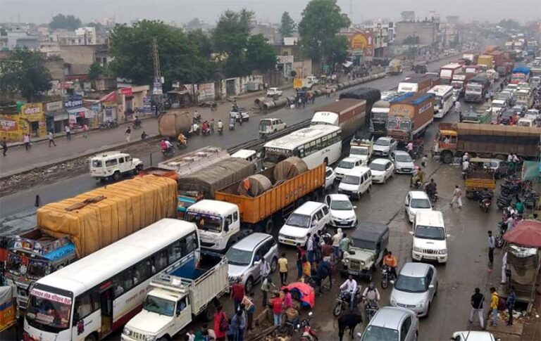 दिल्ली में दिल दहलाने वाली वारदात, युवक की गोली मारकर हत्या; गुस्साए परिजनों ने जाम किया हाईवे