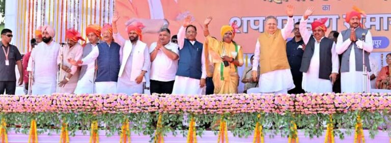 नगर पालिक निगम अंबिकापुर के नव-निर्वाचित महापौर एवं पार्षदगणों के शपथ ग्रहण समारोह का हुआ आयोजन