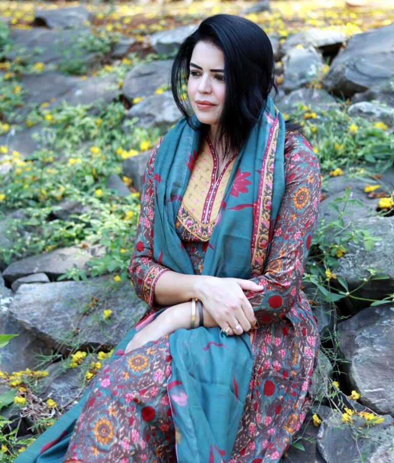 अभिनेत्री जोयिता चटर्जी का स्टाइलिश एथनिक अवतार