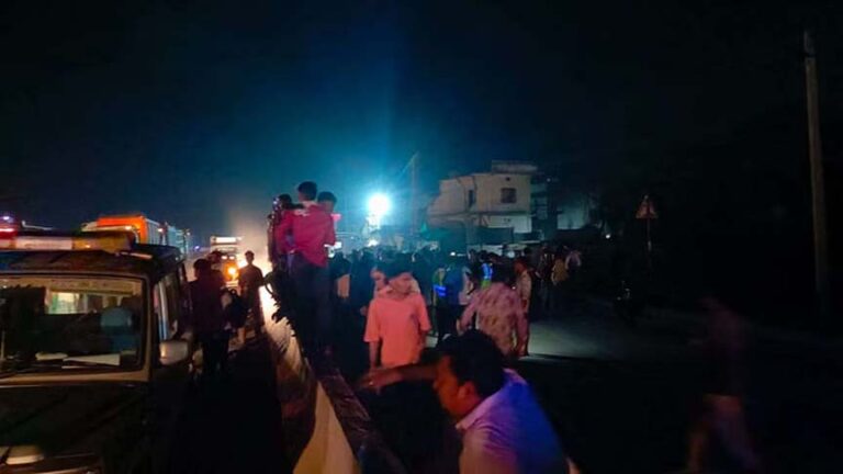 कोरबा में तेज रफ्तार का कहर, राहगीर को सड़क पर रौंदा; मौत के बाद आक्रोशित लोगों ने किया चक्काजाम