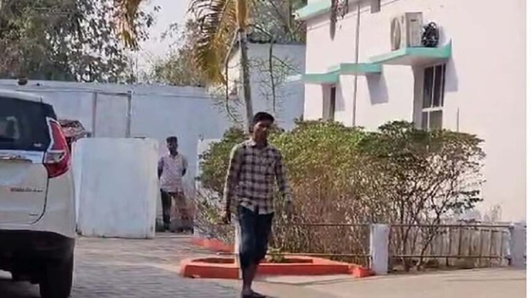 सुकमा-बीजापुर में एसीबी और ईओडब्ल्यू की छापेमारी; डीएफओ, सहायक आयुक्त समेत कई कारोबारियों के यहां कार्रवाई