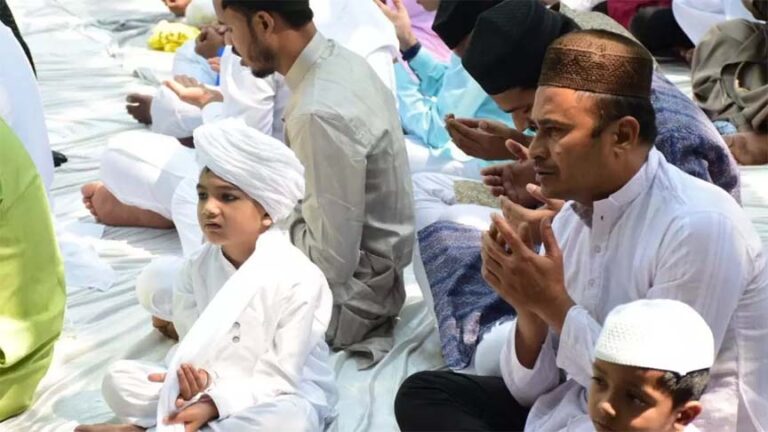 रायपुर आए नाइजीरिया और सूडान के विदेशी मेहमानों ने भी पढ़ी नमाज