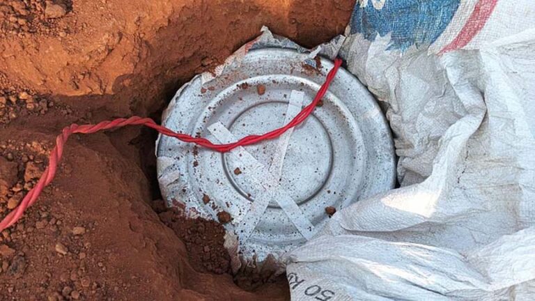 नक्सलियों की साजिश नाकाम: बीजापुर में 45 किलो का IED बरामद, जवानों ने मौके पर ही किया निष्क्रिय