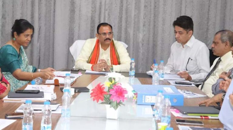 मंत्रालय में मंत्री श्याम बिहारी जायसवाल ने ली स्वास्थ्य विभाग की अहम बैठक